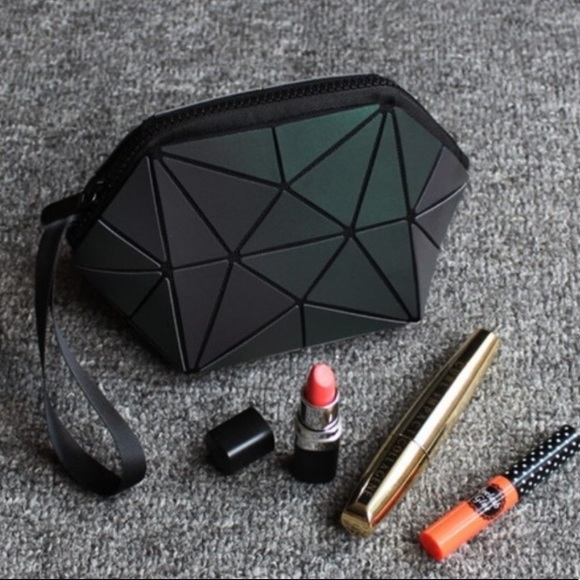 🔥HOST PICK! Unique Trendy Green/Black Geometric - Picture 2 of 6